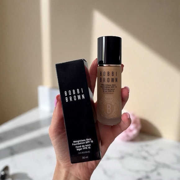 Bobbi Brown Other - Bobbi Brown Weightless Skin Foundation SPF 15, 30 ml Shade W-054 Natural Tan